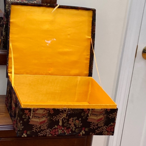 VTG Asian Silk Treasure Box by Yi Lin Arts & Treasures of China - Picture 4 of 8